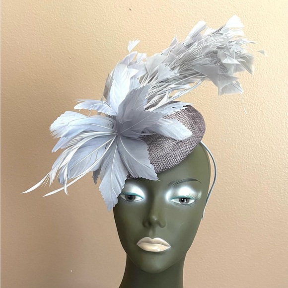 Elegant gray Fascinator - Picture 2 of 5